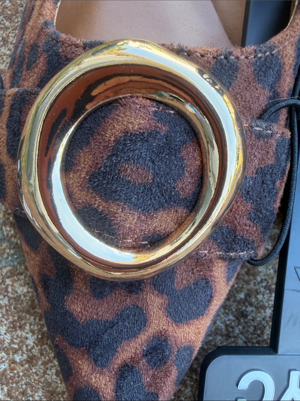 Madden NYC Leopard Print Pointed Toe Flats with Gold Ring. Size 6 NWT - Picture 4 of 7
